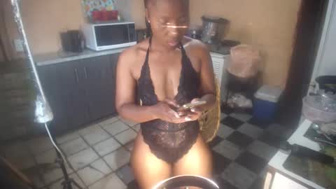 Snapshot of curvypear76x chatting on 10/25/25, 11:07 curvypear76x online show from 10/25/25, 11:07