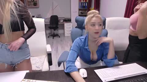 Snapshot of cute00kiara chatting on 11/17/25, 08:31 and follow twittercute00kiara2 online show from 11/17/25, 08:31