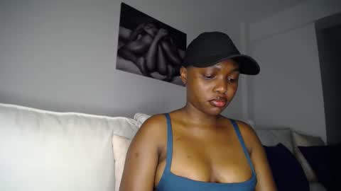 Snapshot of cute_ass18 chatting on 01/09/25, 02:01 Liya online show from 01/09/25, 02:01