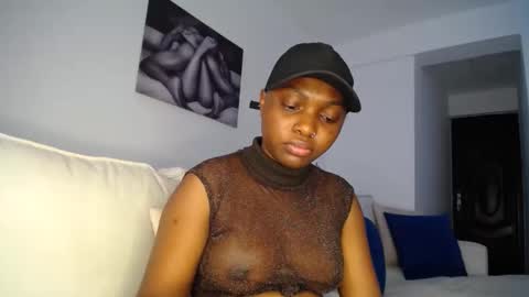 Snapshot of cute_ass18 chatting on 01/10/25, 11:22 Liya online show from 01/10/25, 11:22