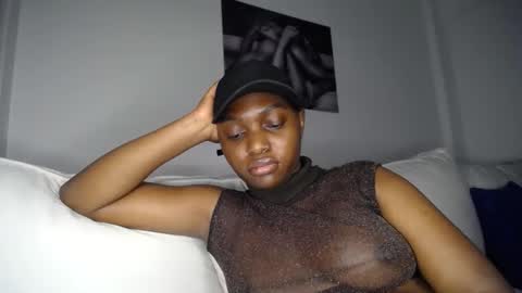 Snapshot of cute_ass18 chatting on 01/10/25, 05:34 Liya online show from 01/10/25, 05:34