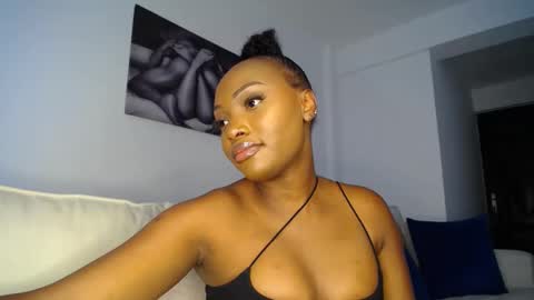 Snapshot of cute_ass18 chatting on 01/14/25, 10:27 Liya online show from 01/14/25, 10:27