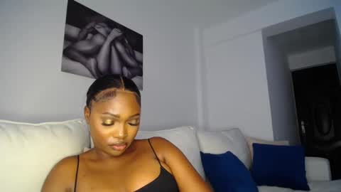 Snapshot of cute_ass18 chatting on 02/06/25, 02:04 Liya online show from 02/06/25, 02:04