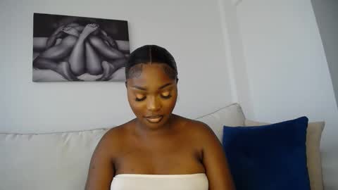 Snapshot of cute_ass18 chatting on 02/08/25, 12:50 Liya online show from 02/08/25, 12:50