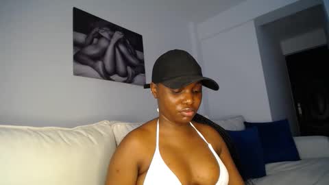 Snapshot of cute_ass18 chatting on 02/26/25, 01:30 Liya online show from 02/26/25, 01:30