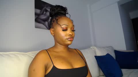 Snapshot of cute_ass18 chatting on 03/02/25, 01:27 Liya online show from 03/02/25, 01:27