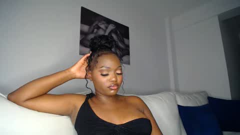 Snapshot of cute_ass18 chatting on 03/06/25, 03:35 Liya online show from 03/06/25, 03:35