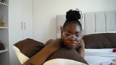 Snapshot of cute_ass18 chatting on 03/08/25, 11:48 Liya online show from 03/08/25, 11:48