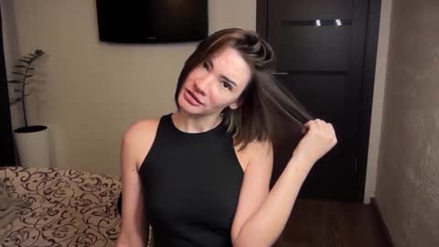 Snapshot of cute_bubbles chatting on 10/10/25, 06:18 cute_bubbles online show from 10/10/25, 06:18