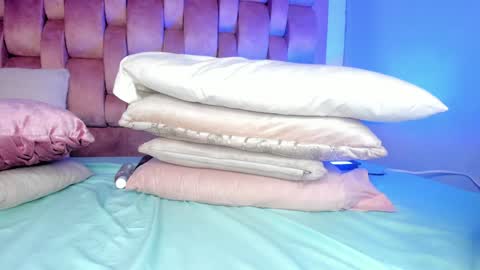 Snapshot of cute_ebonny chatting on 12/13/24, 05:27 Stacy online show from 12/13/24, 05:27
