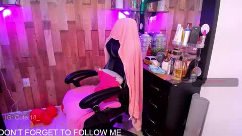    Independent Model online show from 11/10/25, 10:31