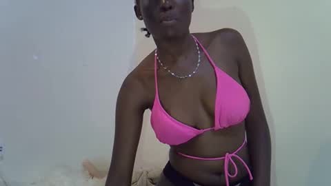 Snapshot of cute_emmy1 chatting on 10/10/25, 12:31 cute_emmy1 online show from 10/10/25, 12:31