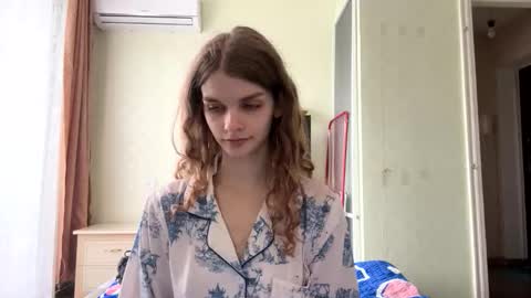 cute_kitte online show from 11/18/25, 09:58