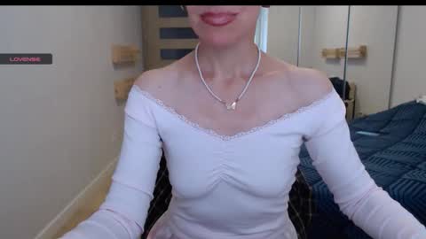 cute_lion_ online show from 10/19/25, 11:11