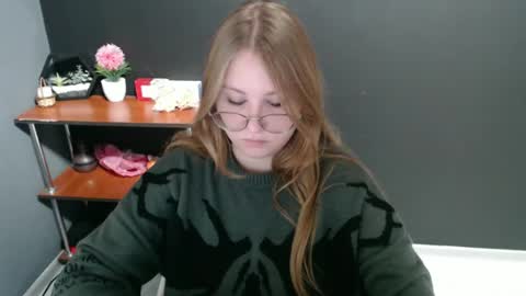 Snapshot of cute_minx chatting on 12/04/24, 12:25 Veronica online show from 12/04/24, 12:25