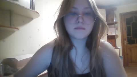 Snapshot of cute_minx chatting on 12/15/24, 04:59 Veronica online show from 12/15/24, 04:59