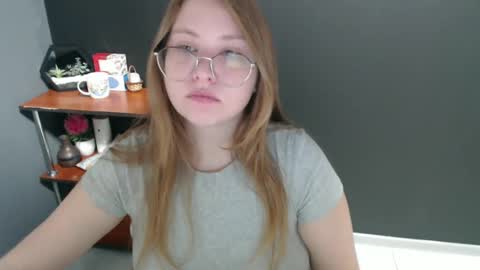Snapshot of cute_minx chatting on 12/20/24, 07:44 Veronica online show from 12/20/24, 07:44