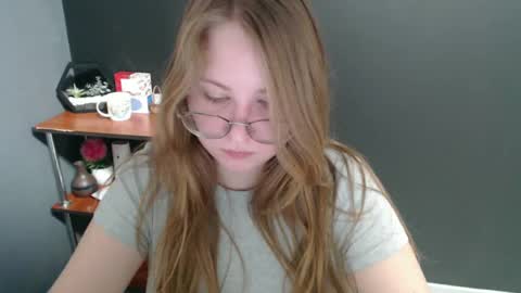 Snapshot of cute_minx chatting on 12/20/24, 11:00 Veronica online show from 12/20/24, 11:00