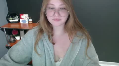 Snapshot of cute_minx chatting on 12/27/24, 12:23 Veronica online show from 12/27/24, 12:23
