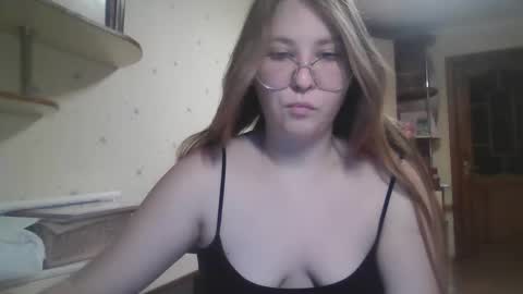 Snapshot of cute_minx chatting on 12/27/24, 09:43 Veronica online show from 12/27/24, 09:43