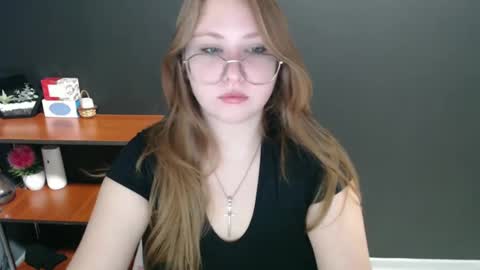 Snapshot of cute_minx chatting on 12/31/24, 07:20 Veronica online show from 12/31/24, 07:20