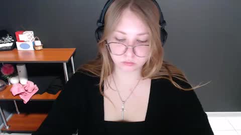 Snapshot of cute_minx chatting on 01/07/25, 11:05 Veronica online show from 01/07/25, 11:05