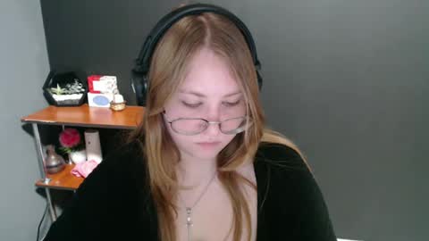 Snapshot of cute_minx chatting on 01/08/25, 11:32 Veronica online show from 01/08/25, 11:32