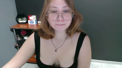 Snapshot of cute_minx chatting on 01/14/25, 07:17 Veronica online show from 01/14/25, 07:17