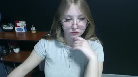 Snapshot of cute_minx chatting on 01/20/25, 11:56 Veronica online show from 01/20/25, 11:56