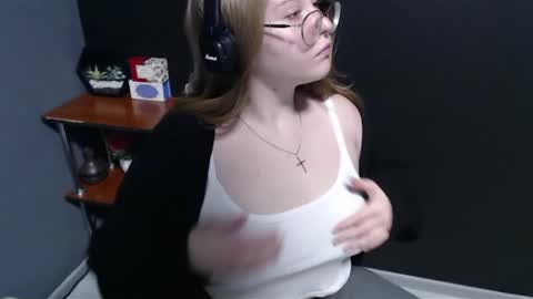 Snapshot of cute_minx chatting on 01/23/25, 10:54 Veronica online show from 01/23/25, 10:54