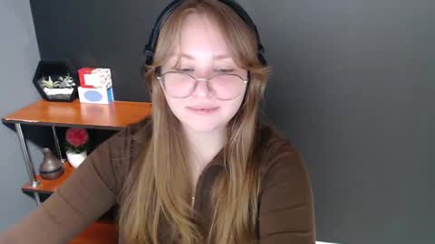 Snapshot of cute_minx chatting on 01/28/25, 10:23 Veronica online show from 01/28/25, 10:23