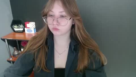 Snapshot of cute_minx chatting on 01/29/25, 07:25 Veronica online show from 01/29/25, 07:25
