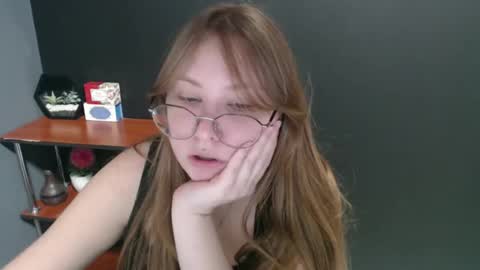 Snapshot of cute_minx chatting on 01/29/25, 10:27 Veronica online show from 01/29/25, 10:27