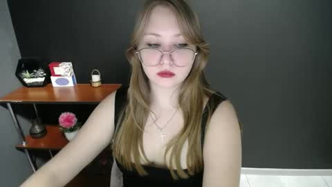 Snapshot of cute_minx chatting on 02/06/25, 10:48 Veronica online show from 02/06/25, 10:48
