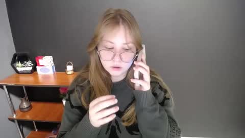 Snapshot of cute_minx chatting on 02/10/25, 07:15 Veronica online show from 02/10/25, 07:15