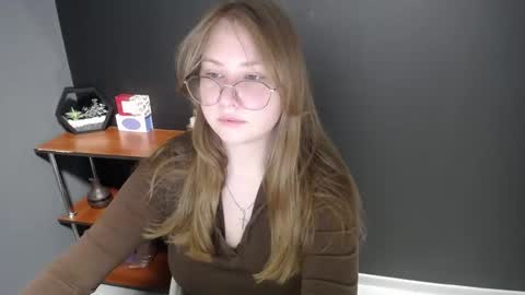 Snapshot of cute_minx chatting on 02/11/25, 07:12 Veronica online show from 02/11/25, 07:12