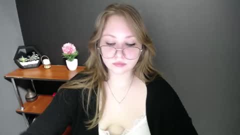 Snapshot of cute_minx chatting on 02/14/25, 10:49 Veronica online show from 02/14/25, 10:49