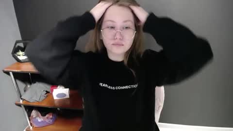 Snapshot of cute_minx chatting on 02/17/25, 07:37 Veronica online show from 02/17/25, 07:37