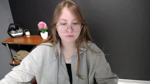 Snapshot of cute_minx chatting on 02/18/25, 10:49 Veronica online show from 02/18/25, 10:49