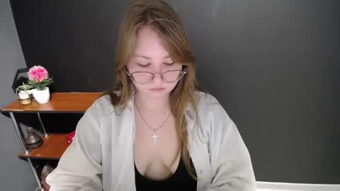 Snapshot of cute_minx chatting on 02/27/25, 08:06 Veronica online show from 02/27/25, 08:06