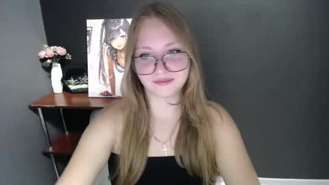 Snapshot of cute_minx chatting on 09/18/25, 06:37 Veronica online show from 09/18/25, 06:37