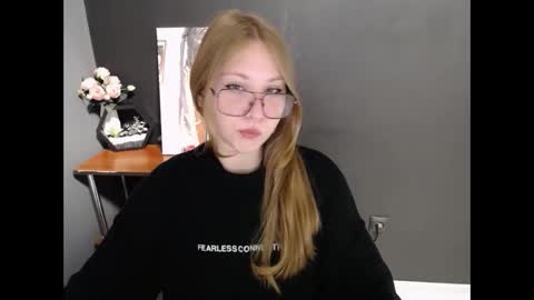 Veronica online show from 10/13/25, 06:46