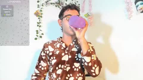 cute_sammy_1 online show from 09/17/25, 11:23