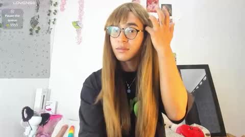 cute_sammy_1 online show from 11/14/25, 08:18