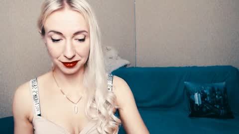 cute_smile_shy online show from 01/17/25, 09:50