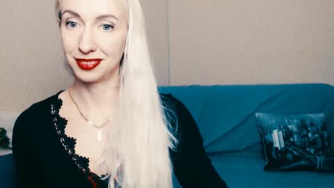 cute_smile_shy online show from 02/25/25, 10:07