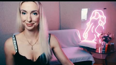 cute_smile_shy online show from 09/30/25, 07:08