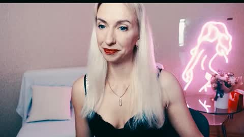 cute_smile_shy online show from 10/04/25, 08:07