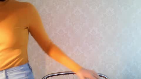 cute_strawberry_ online show from 10/09/25, 08:12