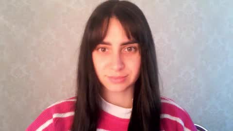 cute_strawberry_ online show from 10/13/25, 06:46